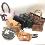 シャネルなど大量のブランドバッグ