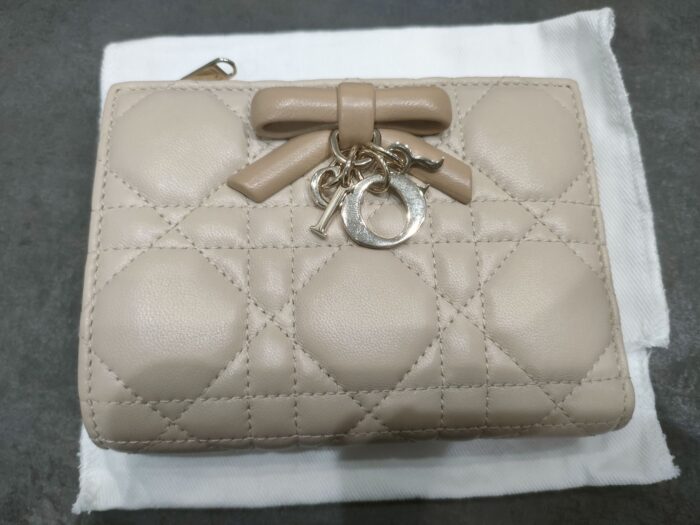 Lady Dior Dahlia ウォレット カナージュ ラムスキン